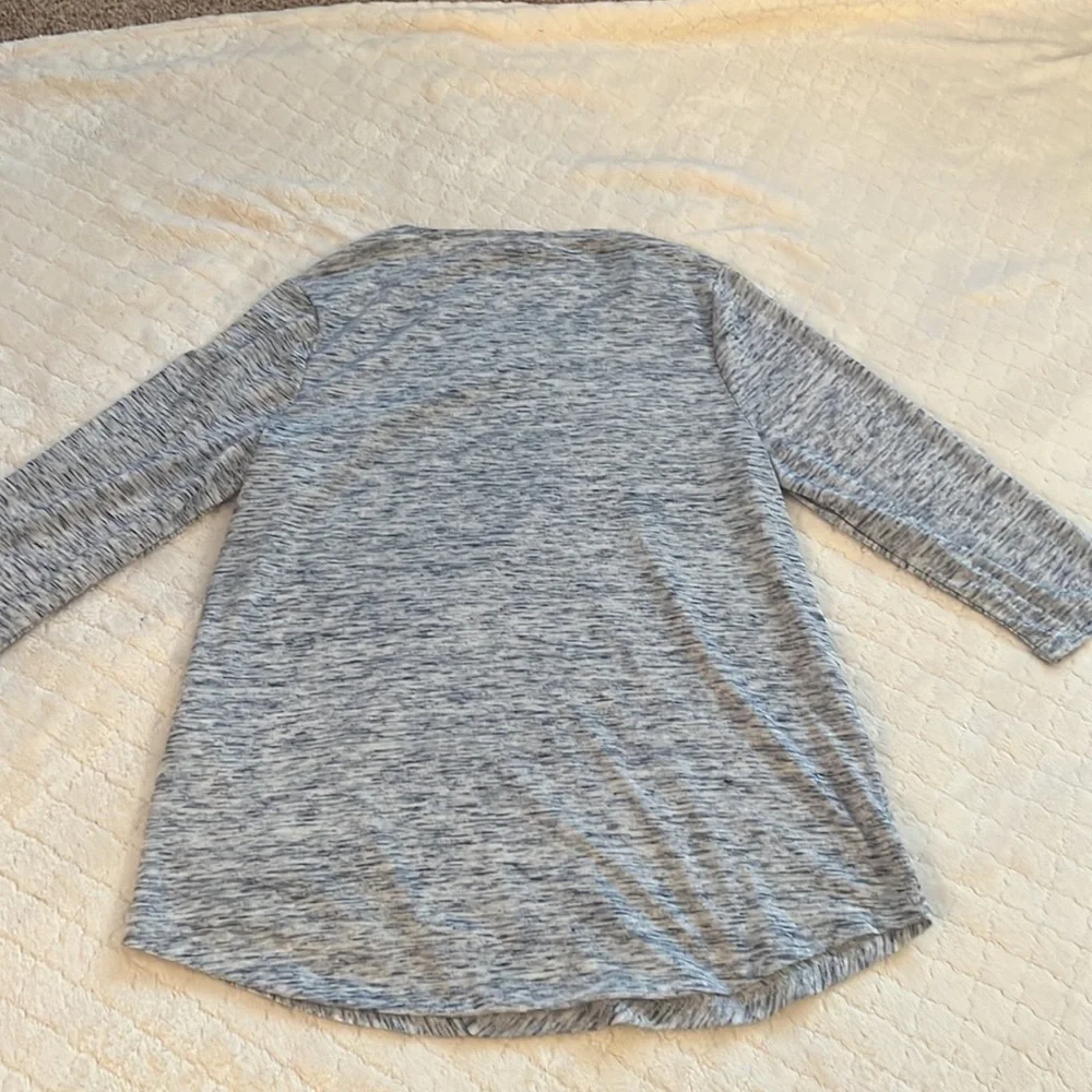 Heathered Chicos long sleeved shirt